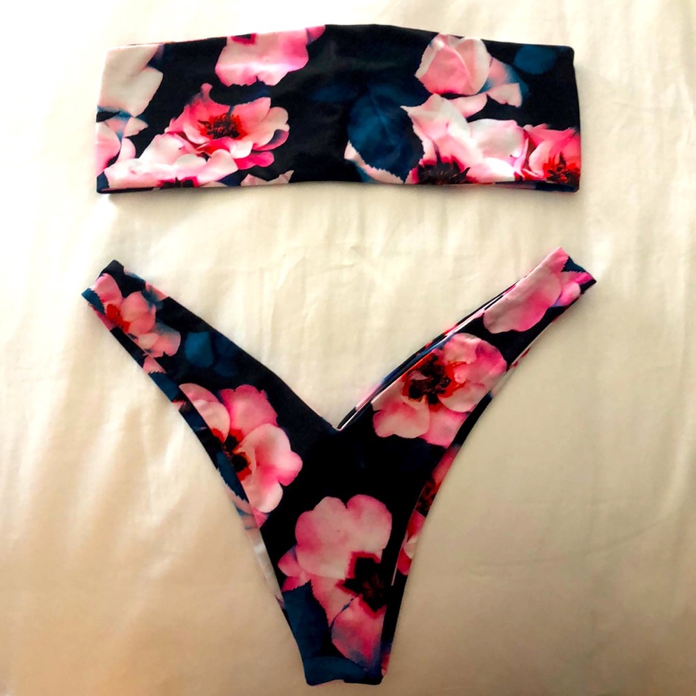 Small Vaya Island bandeau and high side bikini